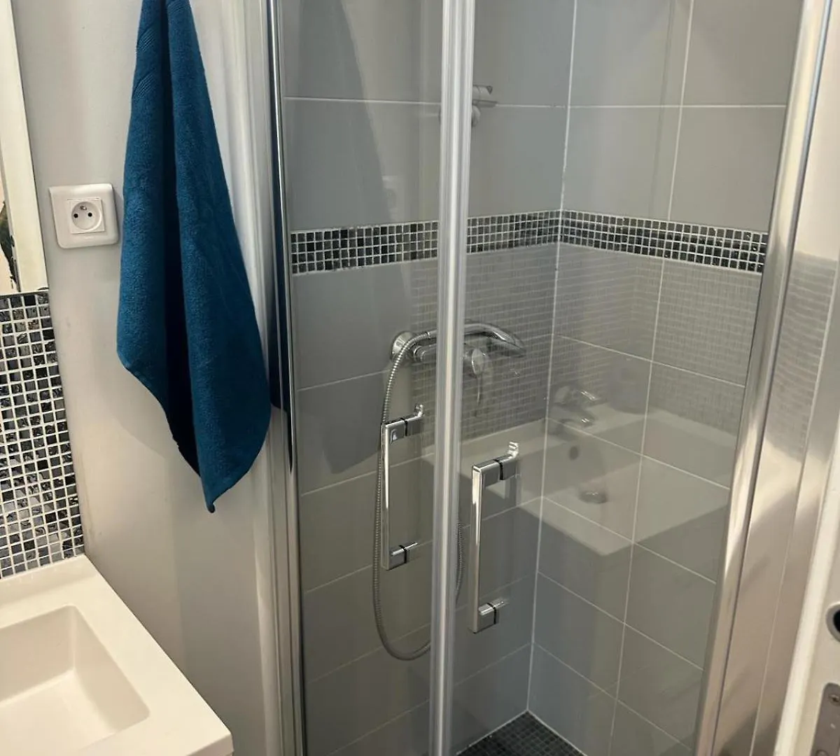 Private Apartment 2 Minutes From Zenith De باريس